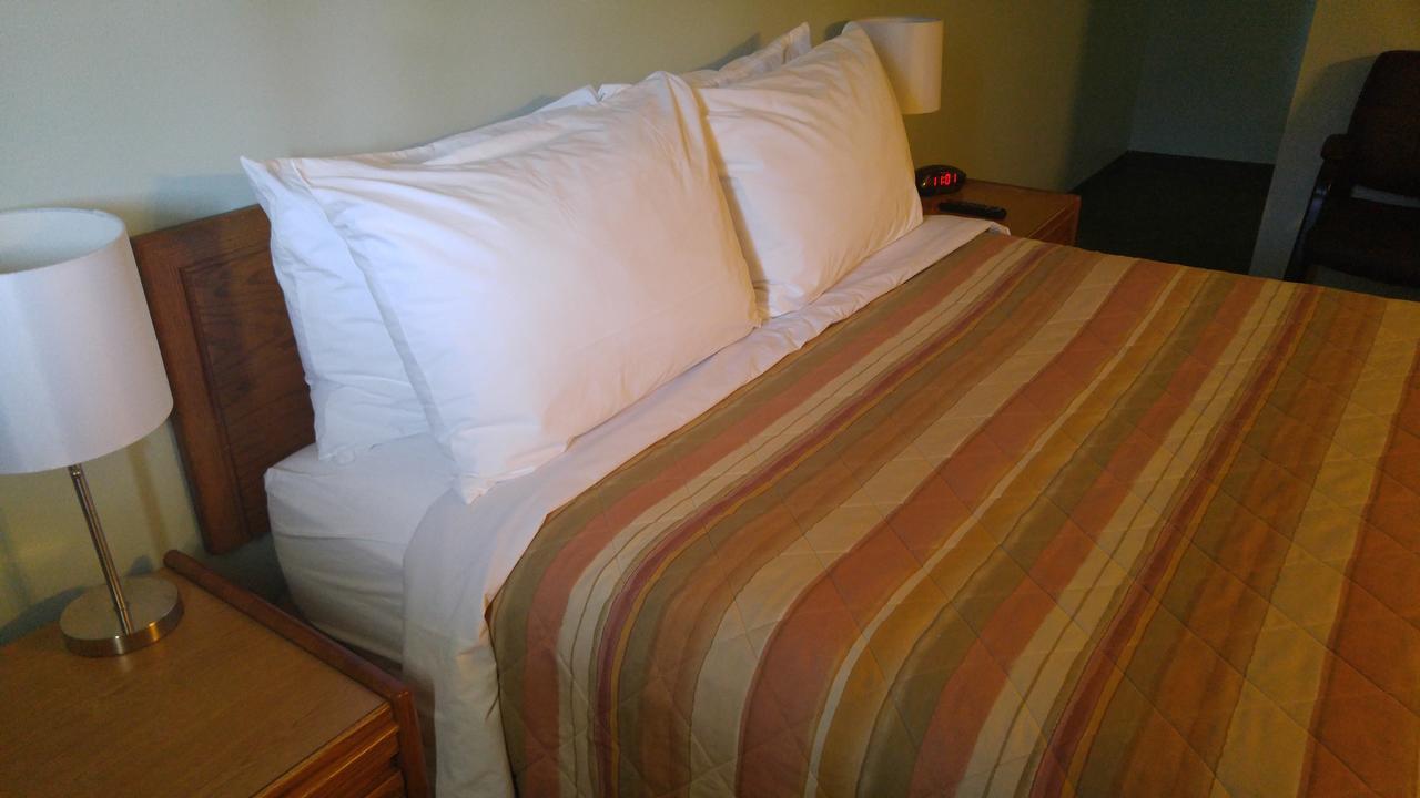 Robber'S Roost Motel New Hazelton Екстериор снимка